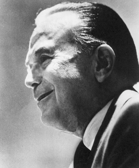 1902 – Ray Kroc, McDonald