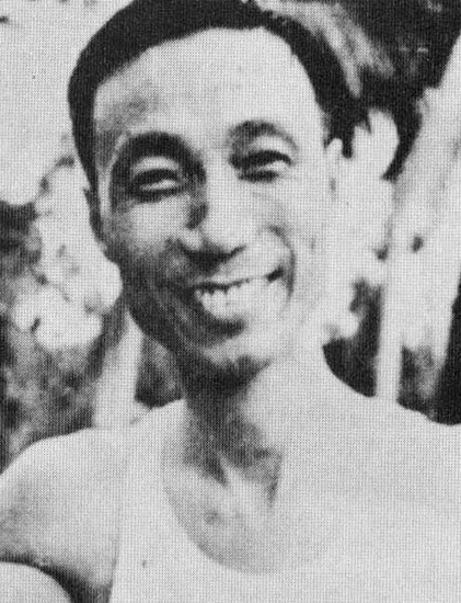 1907 – Run Run Shaw Born