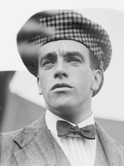 1910 – Aviation Pioneer Lands at White House