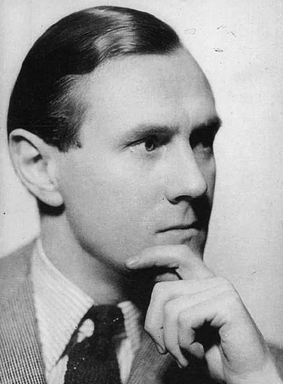 1913 – Patrick White Born