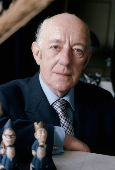 1914 – Alec Guinness Born