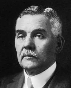 1915 – Georges Claude Patents Neon Tube