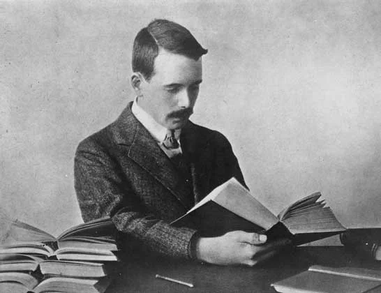 1915 – Henry Moseley Dies