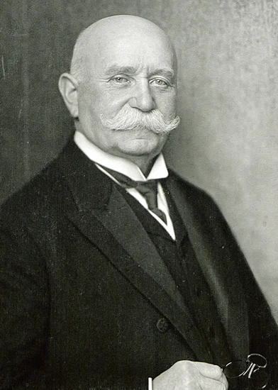 1917 – Ferdinand von Zeppelin Dies