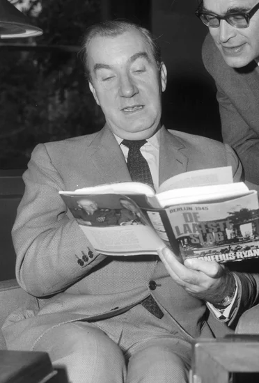 1920 – Cornelius Ryan Born