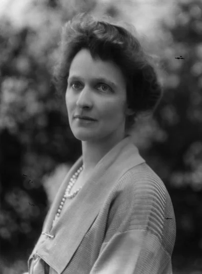 1920 – Nancy Astor Becomes First Woman to Speak in British Parliament