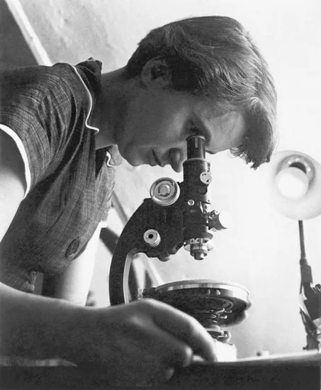 1920 – Rosalind Franklin Born
