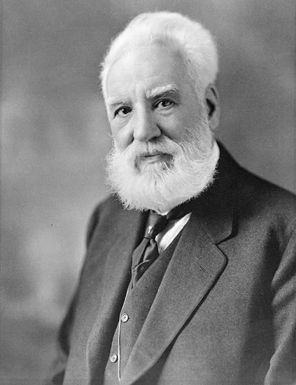 1922 – Alexander Graham Bell Dies