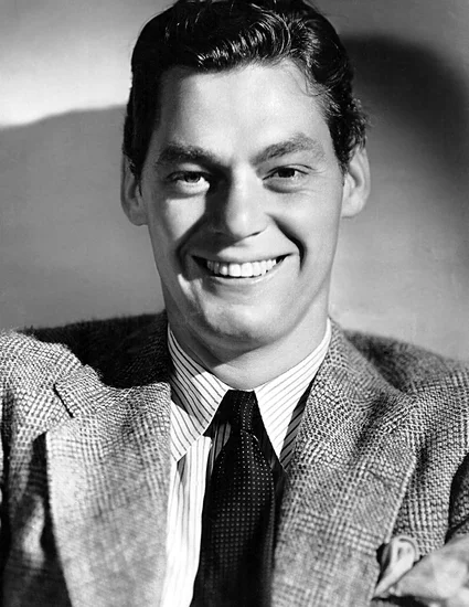 1922 – Johnny Weissmuller Breaks Swimming Record