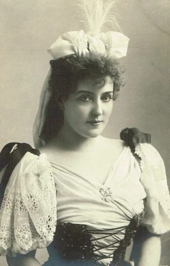 1922 – Lillian Russell Dies
