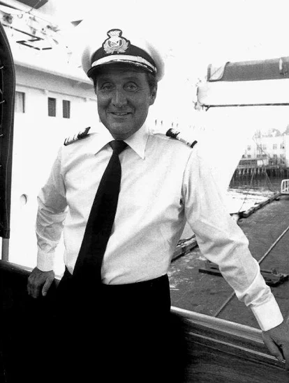 1922 – Patrick Macnee Born