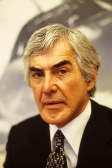 1925 – John DeLorean Born