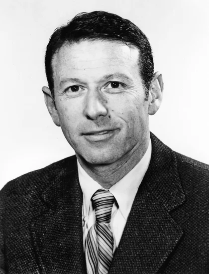 1925 – Paul Berg Born in New York
