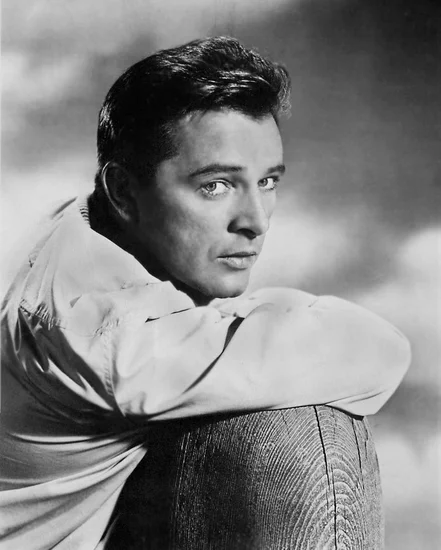 1925 – Richard Burton