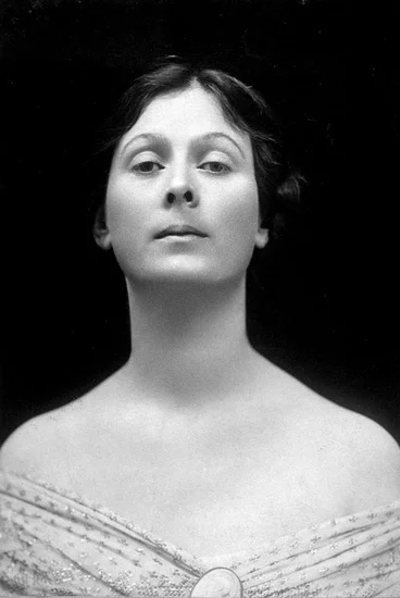 1927 – Isadora Duncan Dies