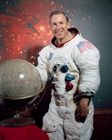 1928 – Jim Lovell Born