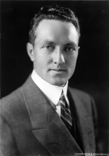 1929 – Byrd Flies Over South Pole