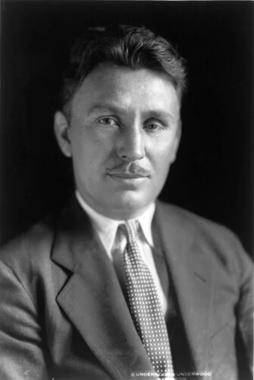 1931 – First Single-Engine Global Circumnavigation