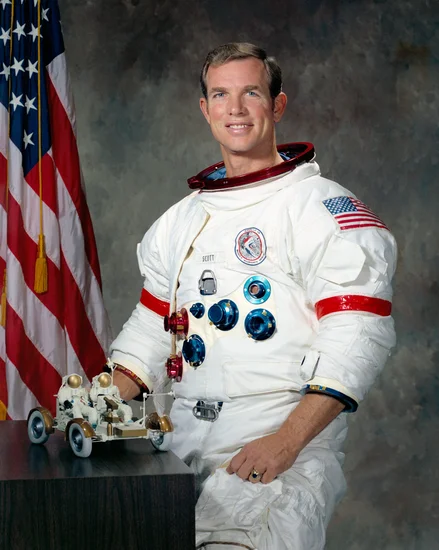 1932 – David Scott Born