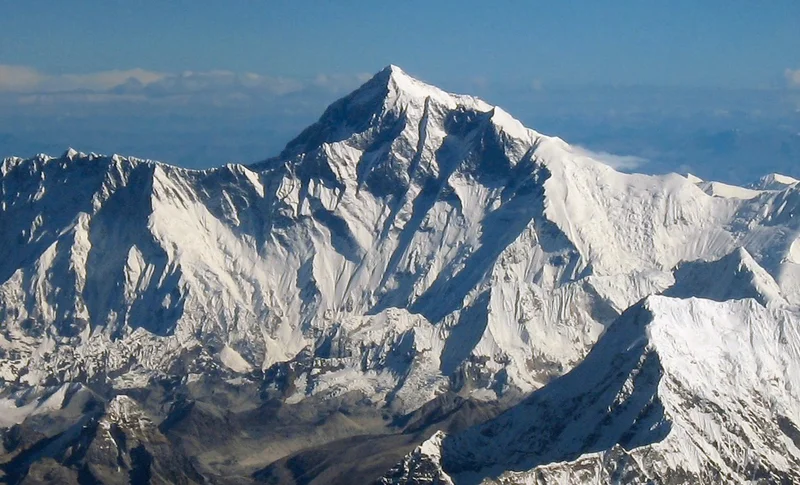 1933 – First Flight Over Mount Everest