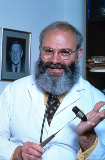 1933 – Oliver Sacks Born