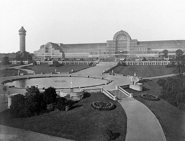 1936 – Crystal Palace Destroyed by Fire