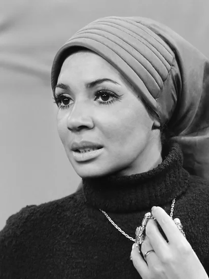 1937 – Shirley Bassey Born