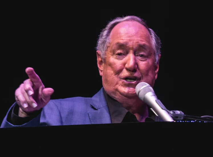 1939 – Singer-Songwriter Neil Sedaka Born
