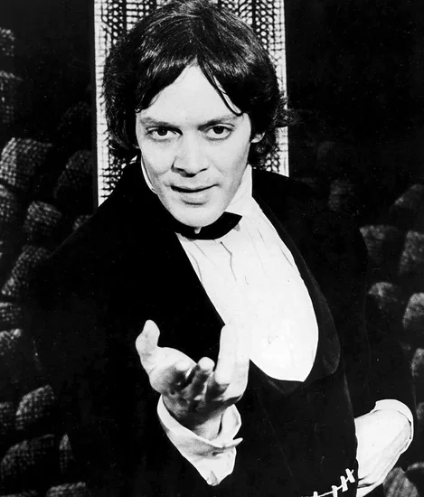 1940 – Raul Julia, Distinguished Actor