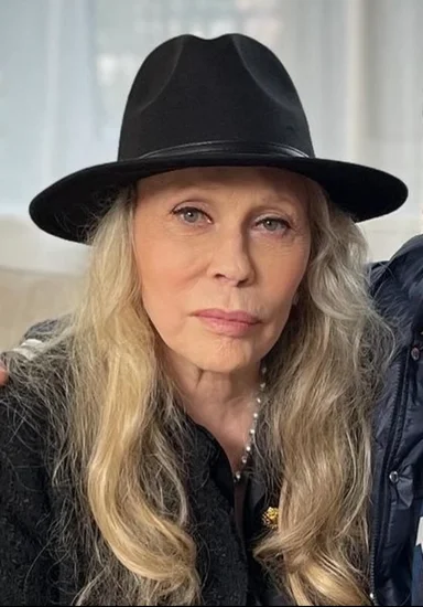1941 – Faye Dunaway Born in Florida