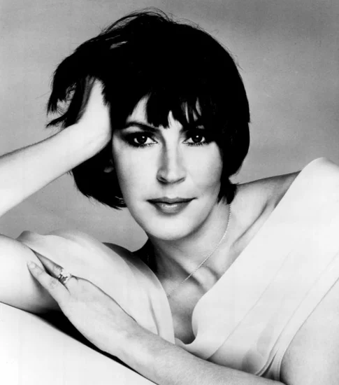 1941 – Helen Reddy Born