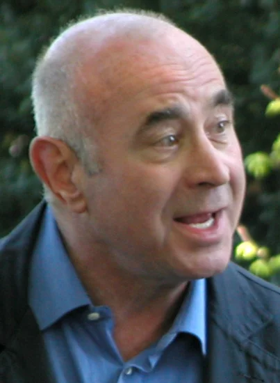 1942 – Bob Hoskins Born