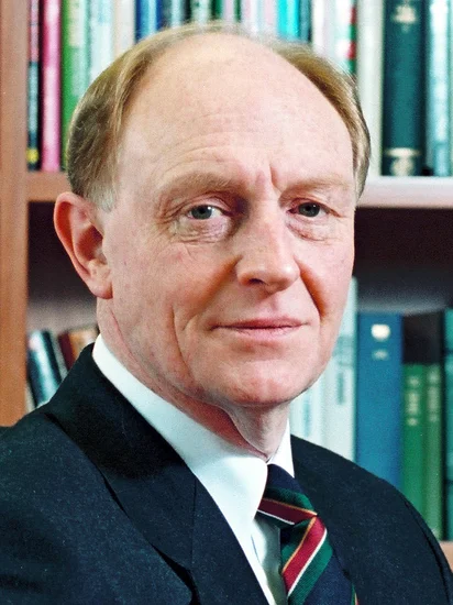 1942 – Neil Kinnock Born