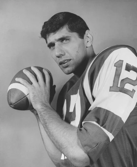 1943 – Joe Namath Born