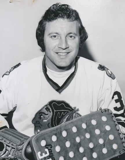 1943 – Tony Esposito, Hockey Star