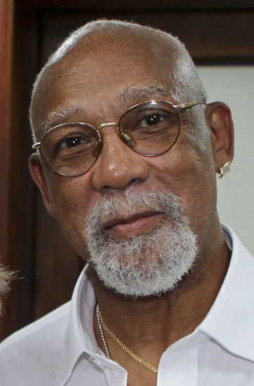 1945 – John Carlos Born