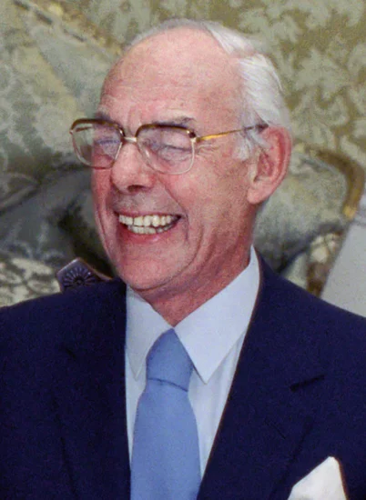 1946 – Denis Thatcher Born