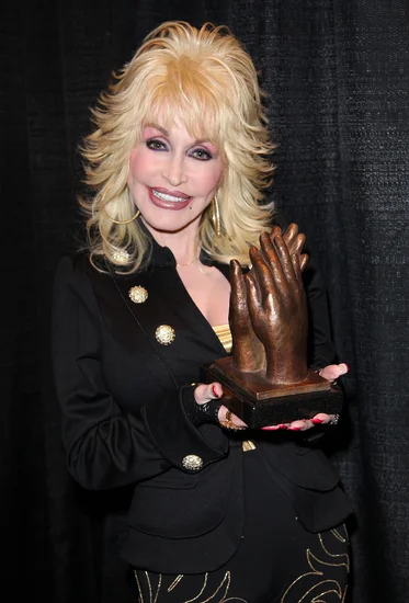 1946 – Dolly Parton Born