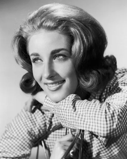 1946 – Lesley Gore