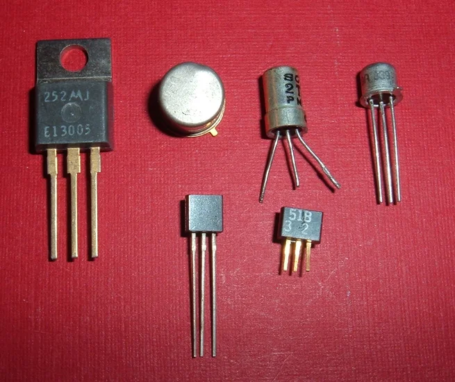 1947 – Transistor Revolutionizes Electronics