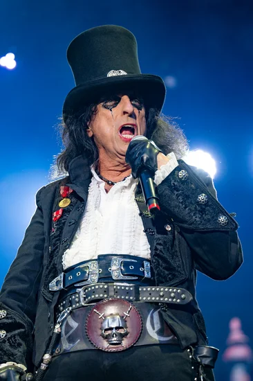 1948 – Alice Cooper Born