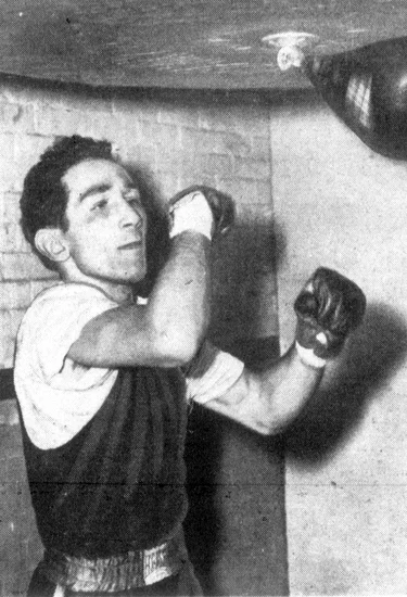 1949 – Willie Pep Born