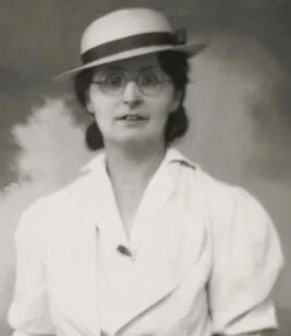1953 – Émilie Busquant