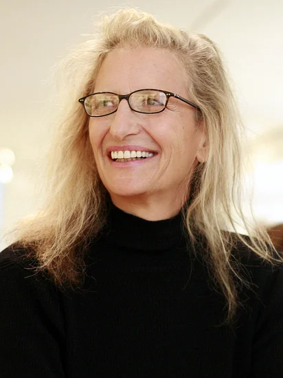 1954 – Annie Leibovitz, Photographic Visionary