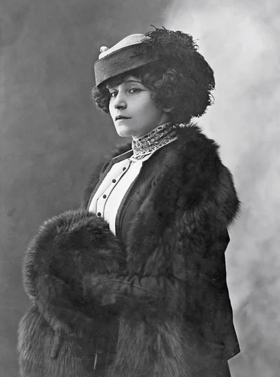 1954 – Colette Dies