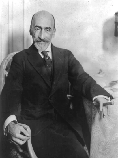 1954 – Jacinto Benavente Dies