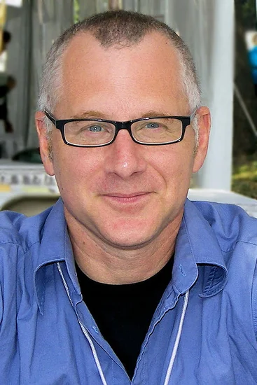 1961 – Tom Perrotta Born