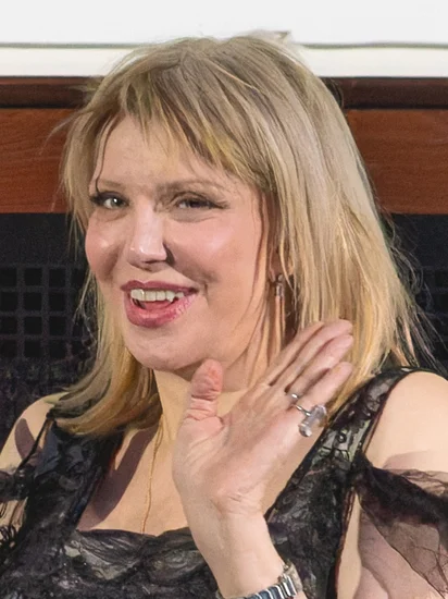1964 – Courtney Love Born