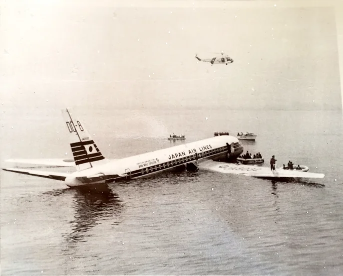 1968 – Japan Air Lines Flight 2 Ditches in San Francisco Bay