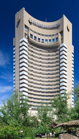 1971 – Intercontinental Hotel Opens
